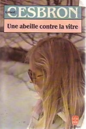 Une Abeille Contre La Vitre