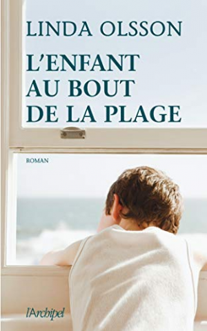 L’enfant au bout de la plage