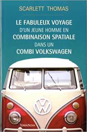 Le fabuleux voyage d’un jeune homme en combinaison spatiale dans un combi Volkswagen